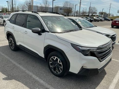 Used 2025 Subaru Forester Premium image 3