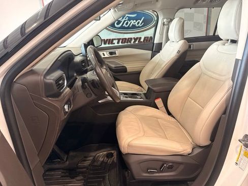 Used 2020 Ford Explorer Platinum w/ Premium Technology Package AWD/4WD image 11