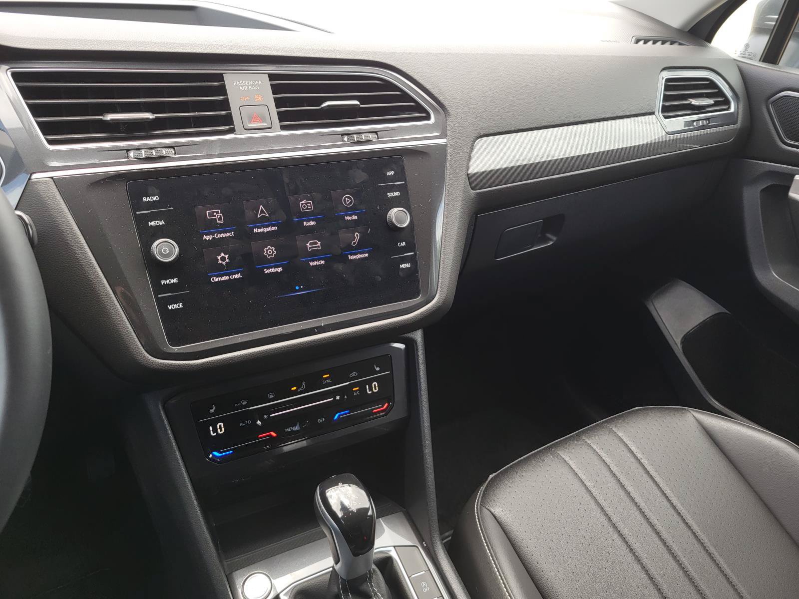 Used 2024 Volkswagen Tiguan SE FWD image 27