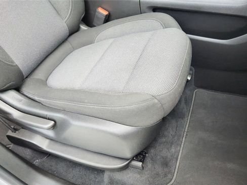 Used 2023 Chevrolet Traverse LT image 34