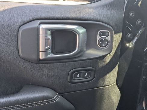 Used 2020 Jeep Gladiator Overland image 10