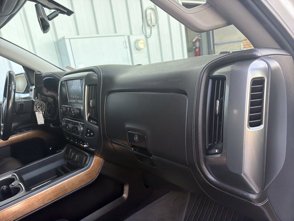 Used 2018 Chevrolet Silverado 1500 LTZ w/ Sport Package AWD/4WD image 29