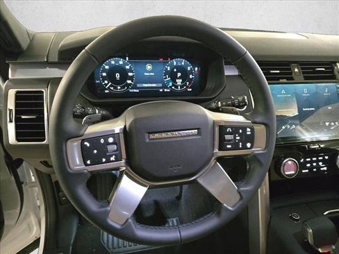 New 2026 Land Rover Discovery Limited Edition AWD/4WD image 18