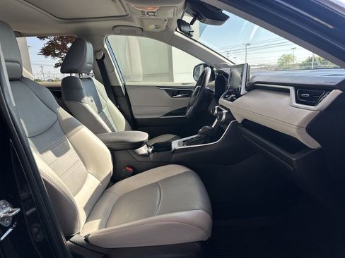 Certified 2020 Toyota RAV4 XLE Premium AWD/4WD image 13