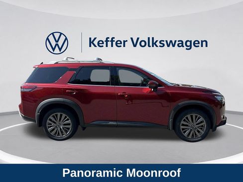 Used 2024 Nissan Pathfinder SL w/ SL Premium Package FWD image 6