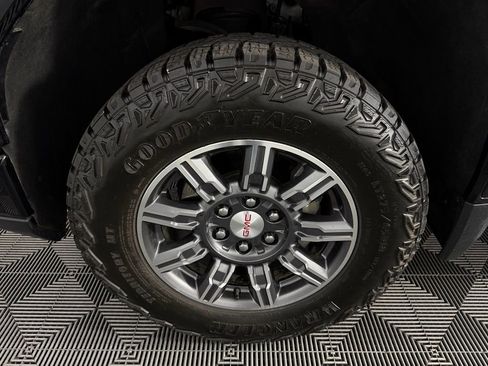 Used 2024 GMC Sierra 1500 AT4 w/ Technology Package image 11