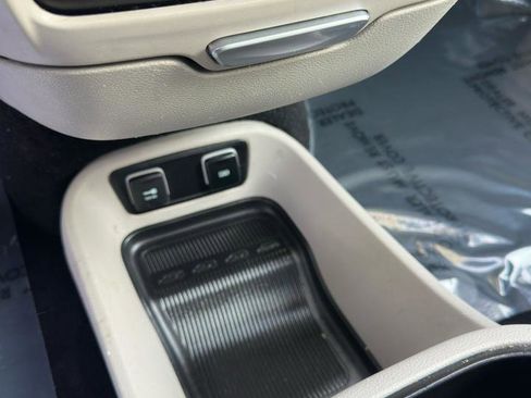 Used 2018 Chrysler Pacifica Touring-L Plus w/ Tire & Wheel Group image 21