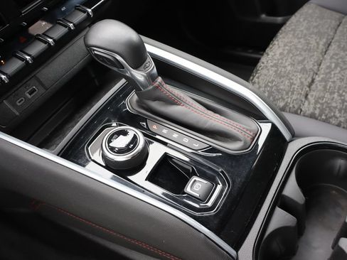 Used 2025 Chevrolet Colorado Z71 AWD/4WD image 9