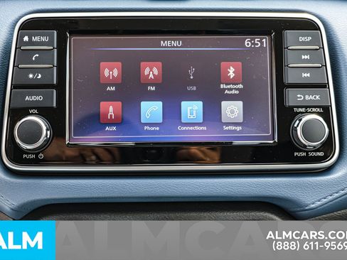 Used 2025 Nissan Versa SV w/ Trunk Package image 31