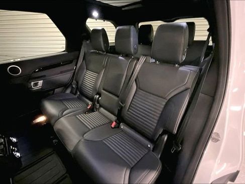 Certified 2025 Land Rover Discovery S AWD/4WD image 15