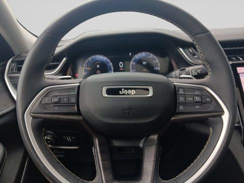 Used 2023 Jeep Grand Cherokee L Limited w/ Black Appearance Package AWD/4WD image 25