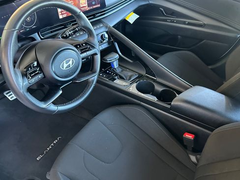 Used 2025 Hyundai Elantra SEL FWD image 10