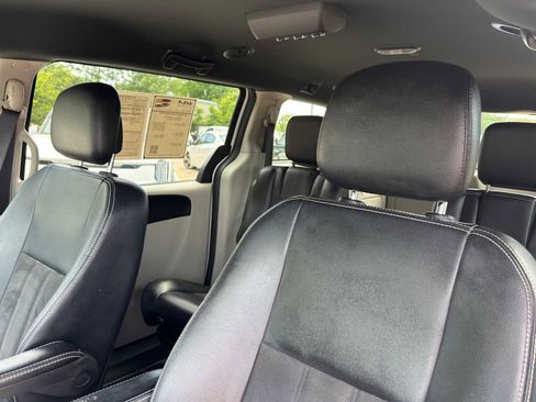 Used 2019 Dodge Grand Caravan SXT FWD image 9