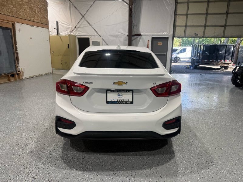 Used 2018 Chevrolet Cruze LT w/ Sun And Sound Package FWD image 5