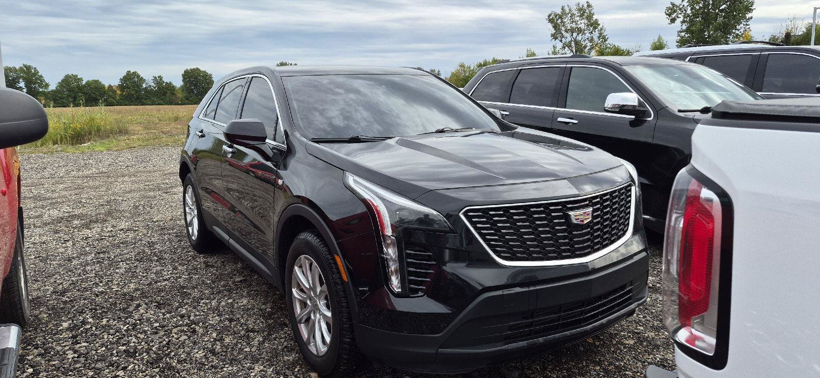 Used 2019 Cadillac XT4 Luxury w/ Cold Weather Package AWD/4WD image 2