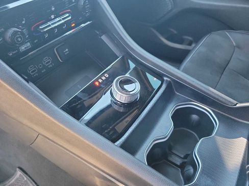 Used 2025 Jeep Grand Cherokee L Laredo image 17