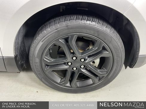 Used 2018 Ford Edge Titanium image 10