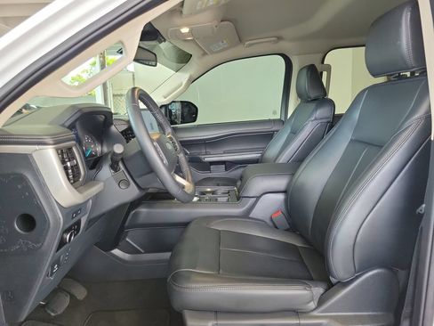 Used 2024 Ford Expedition XLT RWD image 11