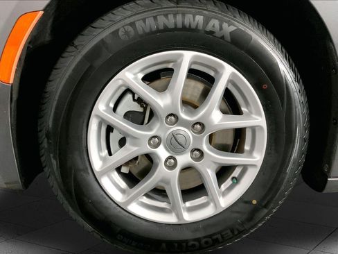 Used 2022 Chrysler Voyager LX FWD image 9