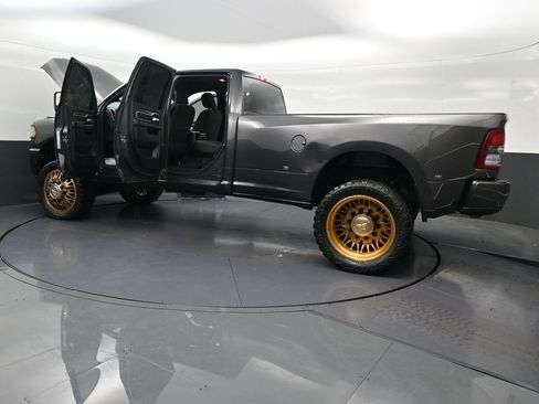 Used 2024 RAM 3500 Big Horn w/ Night Edition AWD/4WD image 37
