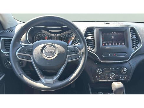 Used 2019 Jeep Cherokee Latitude Plus w/ Cold Weather Group AWD/4WD image 12