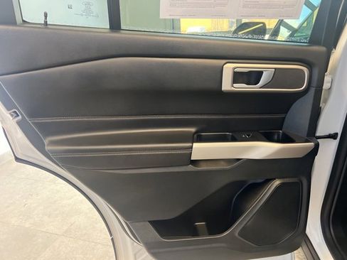 Used 2023 Ford Explorer XLT image 18