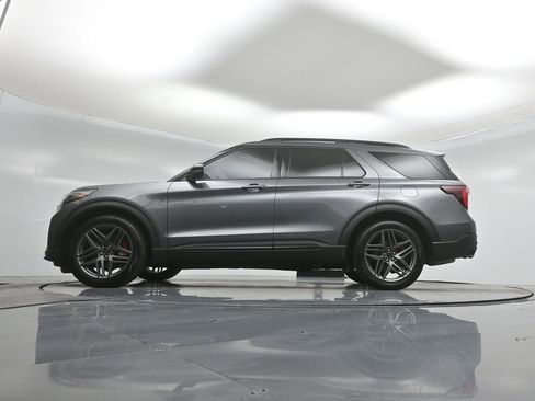 Used 2025 Ford Explorer ST w/ Sun And Sound Package AWD/4WD image 7