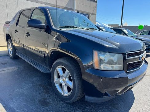 Used 2010 Chevrolet Avalanche LT w/ Luxury Package image 3