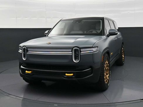 Used 2025 Rivian R1S Premium AWD/4WD image 29