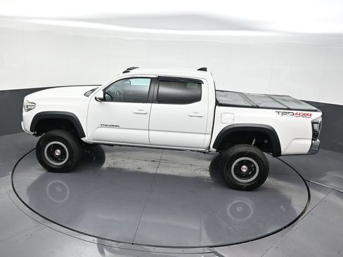 Used 2020 Toyota Tacoma TRD Off-Road AWD/4WD image 17