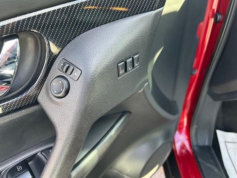 Used 2019 Nissan Rogue SL w/ Premium Package FWD image 11