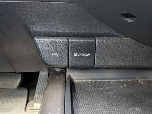 Used 2022 Toyota Camry SE w/ Cold Weather Package image 18