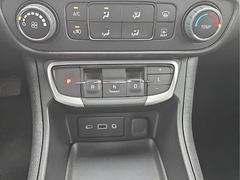 Used 2024 GMC Terrain SLE FWD image 24