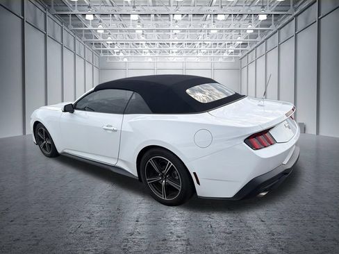Used 2024 Ford Mustang Convertible RWD image 3