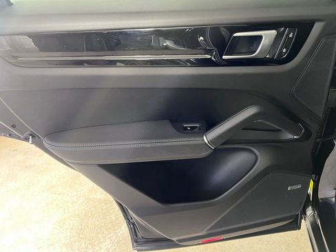 Certified 2023 Porsche Cayenne image 25
