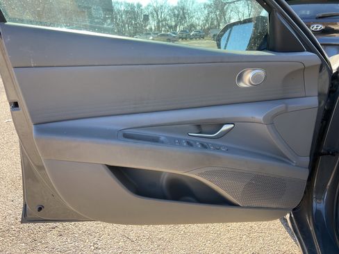 Used 2024 Hyundai Elantra Blue image 10