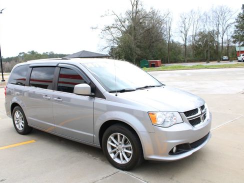 Used 2020 Dodge Grand Caravan SXT image 2