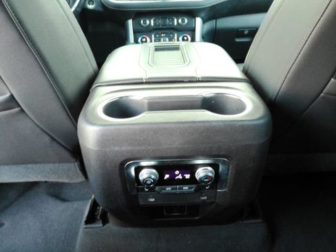 Used 2021 GMC Yukon SLT w/ SLT Luxury Package RWD image 30