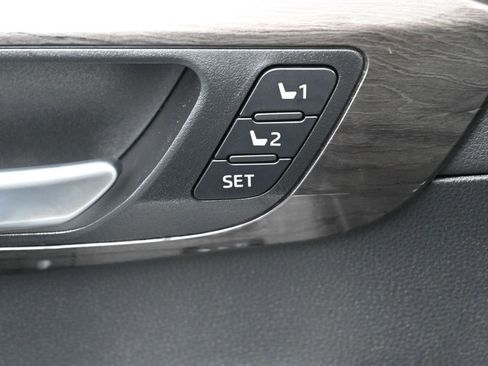 Certified 2025 Toyota Highlander Platinum AWD/4WD image 17