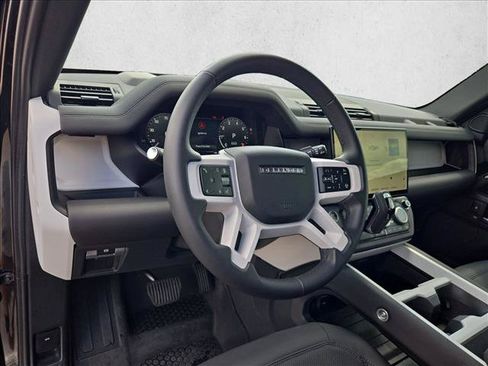 Used 2026 Land Rover Defender 110 X-Dynamic SE AWD/4WD image 10