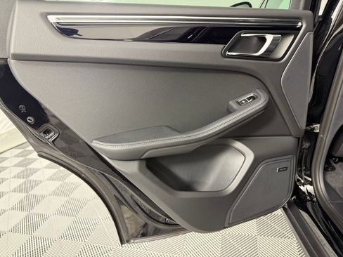 Certified 2026 Porsche Macan AWD/4WD image 28