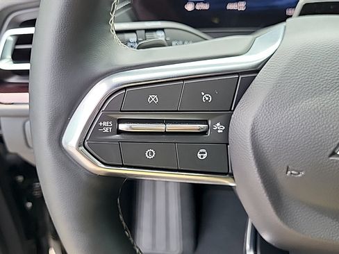 Used 2025 Chevrolet Traverse Z71 w/ Enhanced Driving Package AWD/4WD image 18