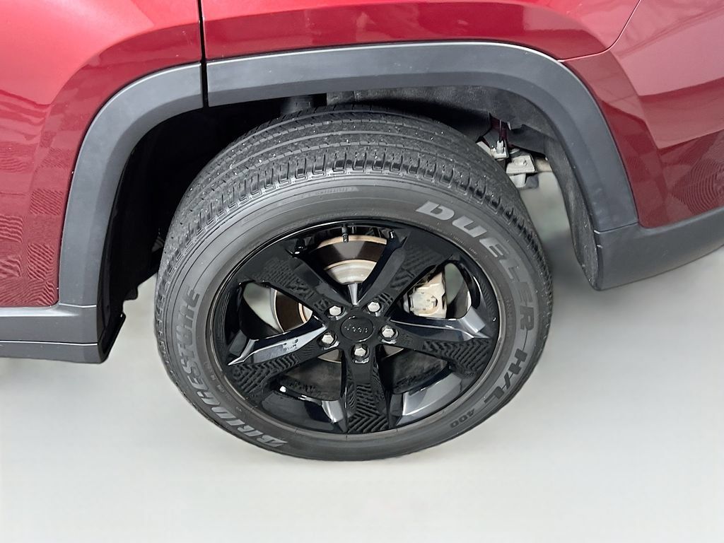 Used 2022 Jeep Grand Cherokee Altitude AWD/4WD image 26