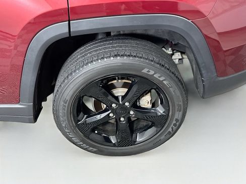 Used 2022 Jeep Grand Cherokee Altitude AWD/4WD image 26