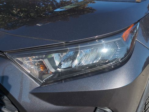 Used 2021 Toyota RAV4 LE image 6