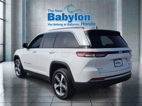 Used 2023 Jeep Grand Cherokee Limited image 3