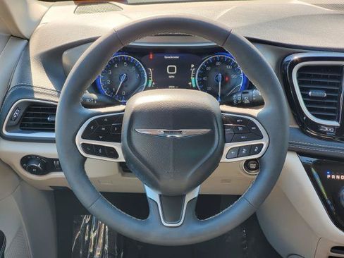 Used 2023 Chrysler Pacifica Touring-L w/ Road Tripper Package AWD/4WD image 21