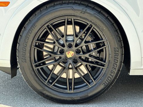 New 2026 Porsche Cayenne GTS AWD/4WD image 46