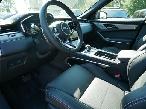 New 2026 Jaguar F-PACE R-Dynamic S image 3