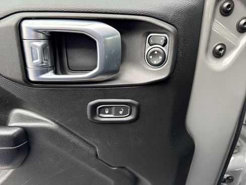 Used 2021 Jeep Gladiator Mojave image 14